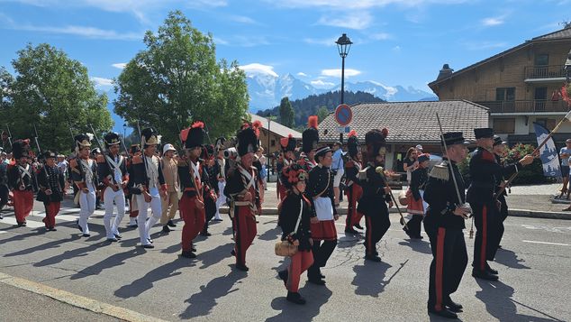 Le défilé des Grenadiers à la fête de la Miou 