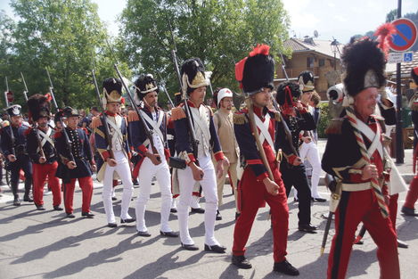 Le défilé des Grenadiers à la fête de la Miou 